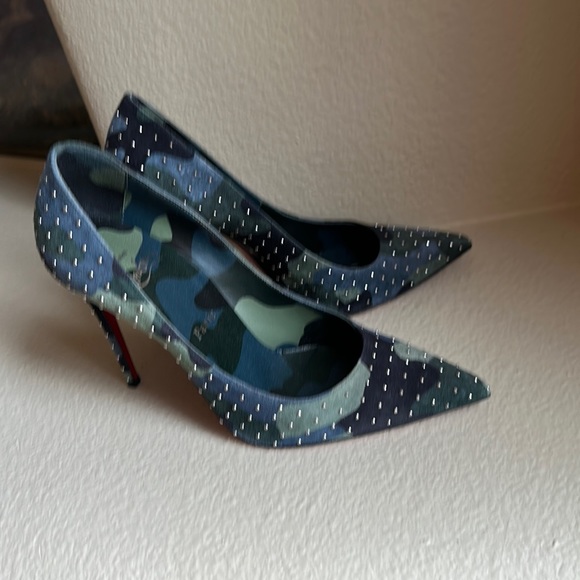 Authentic  Christian louboutin - Picture 2 of 6